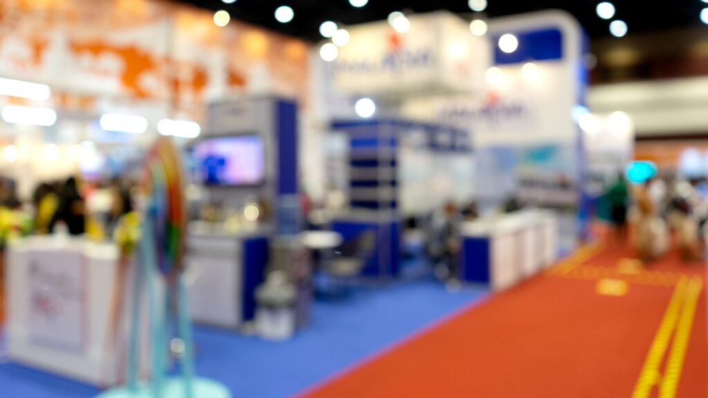 cenografia e a montagem de stands